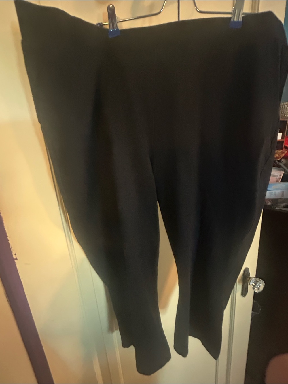 Cropped Black Stretch Knit Leggings with pockets